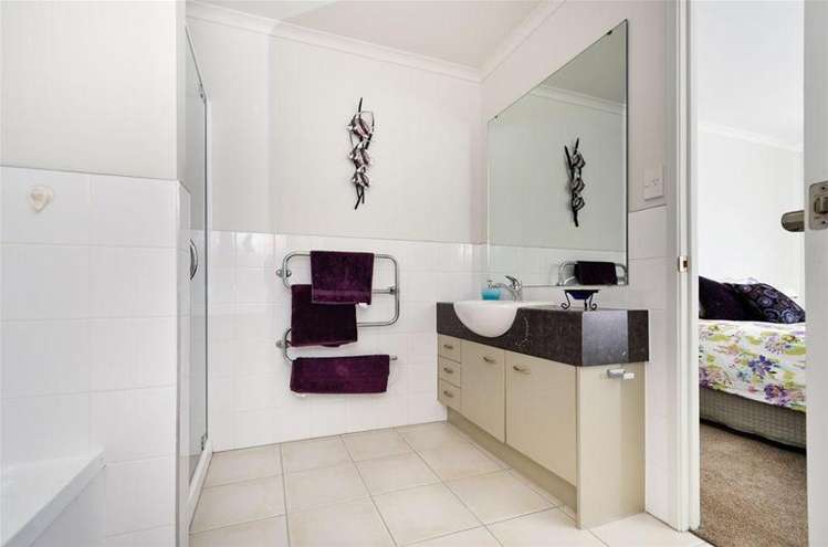 54 Provence Esplanade Te Atatu Peninsula_12