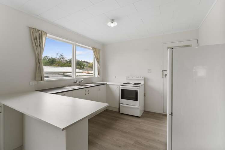 6B Robert Mckeen Otaki Beach_1