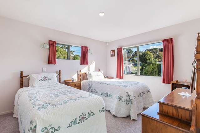 2 Woodfern Crescent Titirangi_2