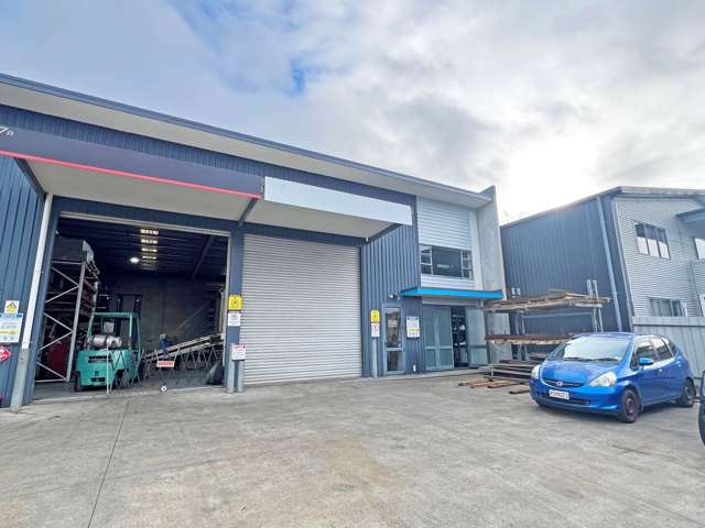 HIGH STUD WAREHOUSING WITH OFFICE