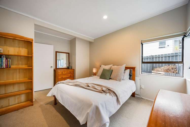 2/5 Witheford Drive Bayview_10