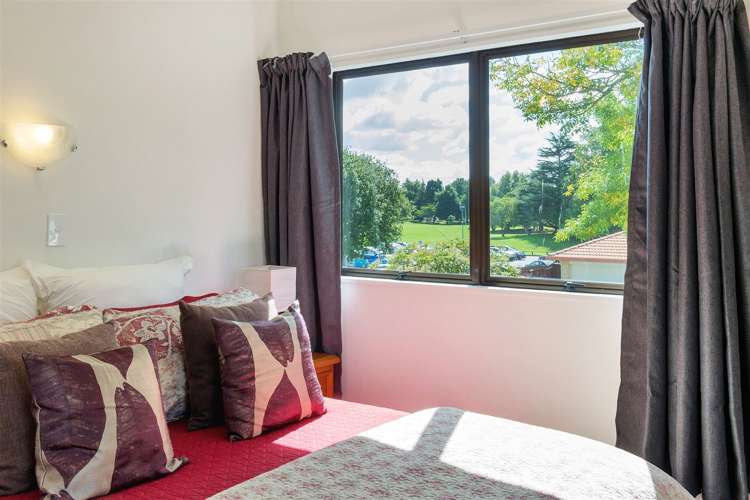 1/50 Ray Small Drive Pahurehure_9