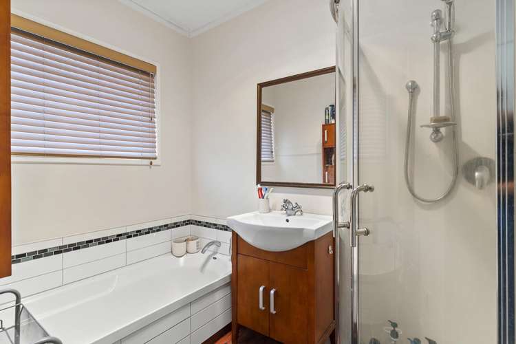 1 Ayton Drive Totara Vale_8