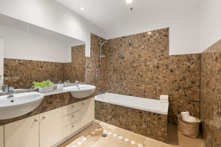 4C/173 Hurstmere Road Takapuna_15