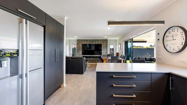 65 Links Drive Waiwhakaiho_2