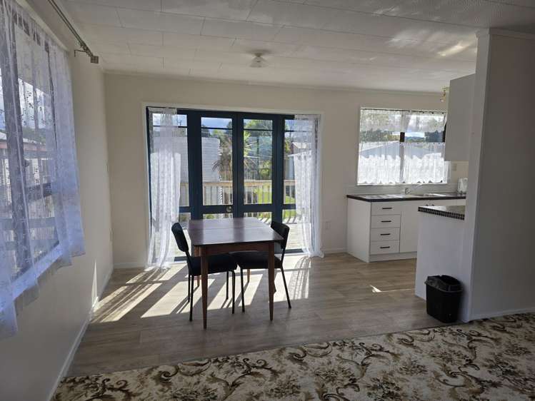 52 Kowhai Avenue Kaiaua_4