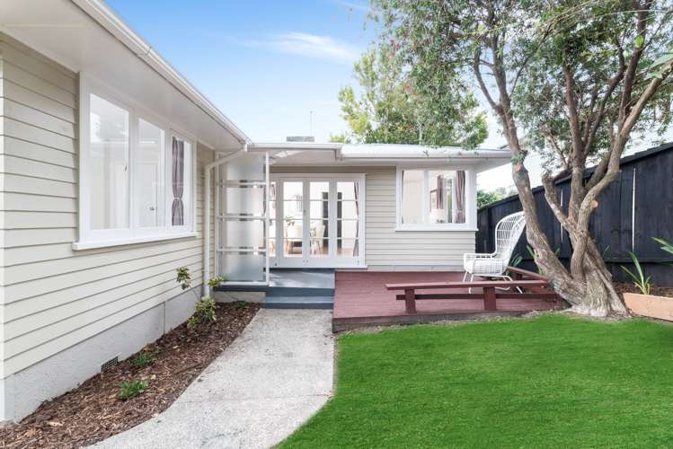 75 Selwyn Crescent Forrest Hill_17