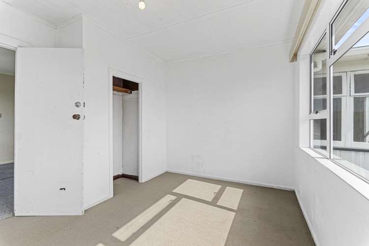 44 Egmont Road Waiwhakaiho_9