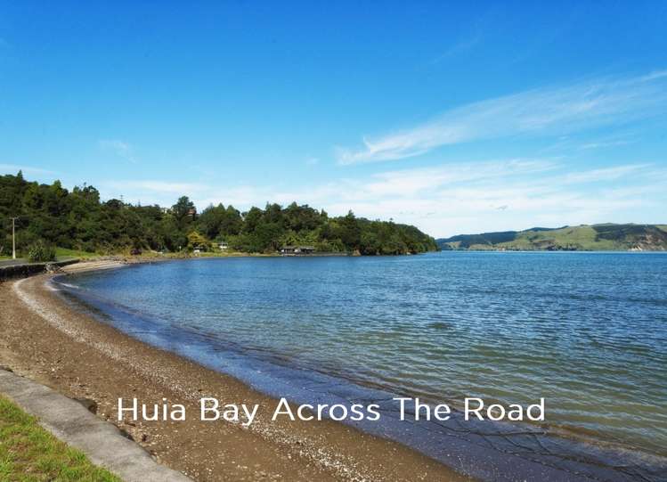 1188 Huia Road Huia_15