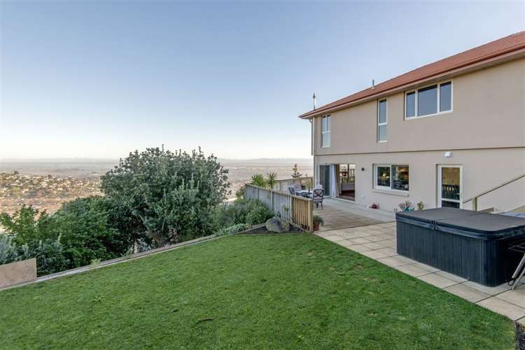 100 Huntsbury Avenue Huntsbury_12