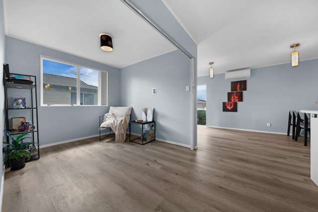 2/10 Norrie Smith Avenue Flat Bush_1