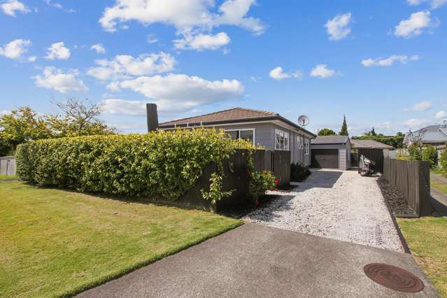 Spacious 4 Bedroom home with Water Views