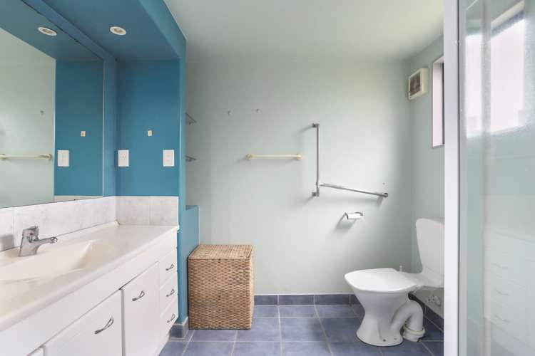 2a Archlynn Road Kelston_13