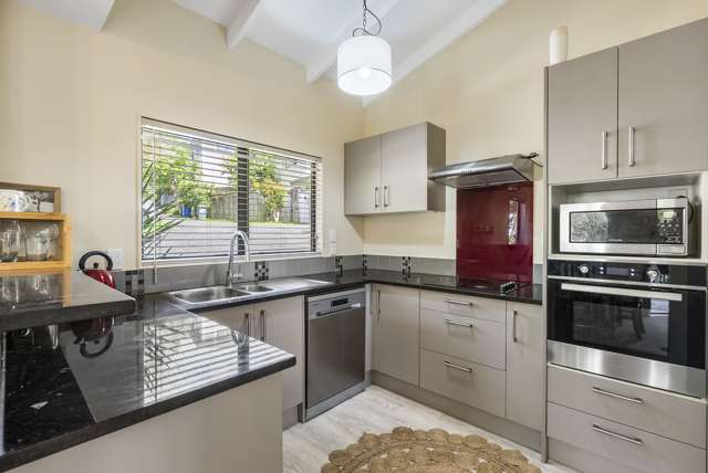 3/36a Salisbury Road Birkdale_1