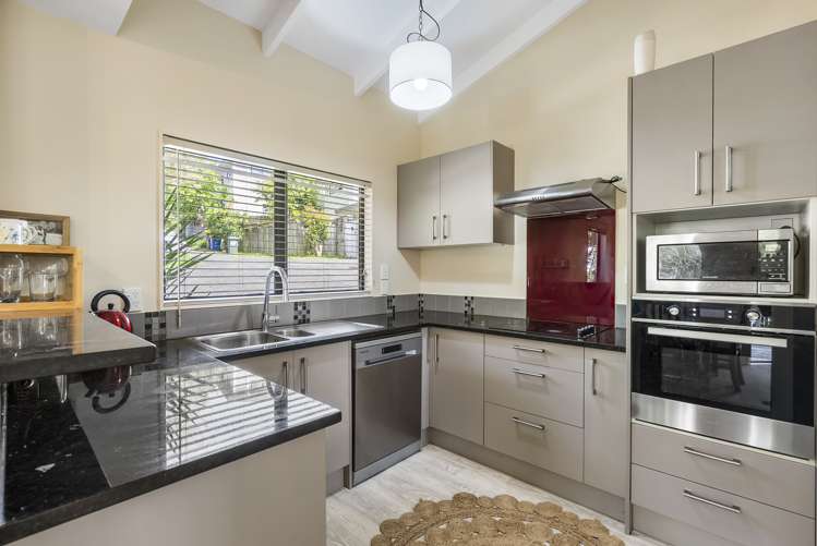 3/36a Salisbury Road Birkdale_1