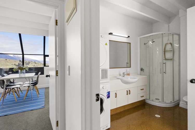 4 Goldleaf Hill Queenstown_12