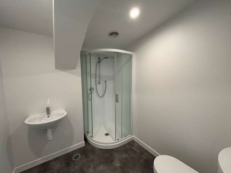 2/15 De Havilland Way 11229_12