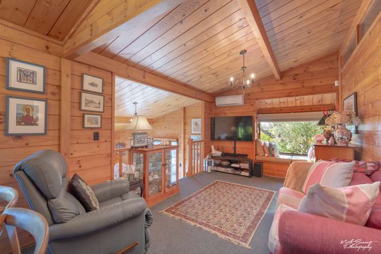 12 Whitechapel Grove Stokes Valley_11