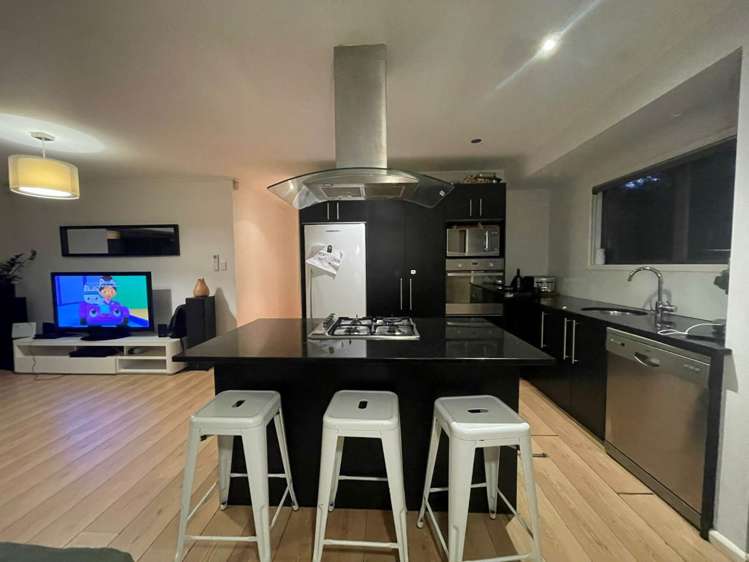 2/6 Sonnenberg Way Titirangi_11