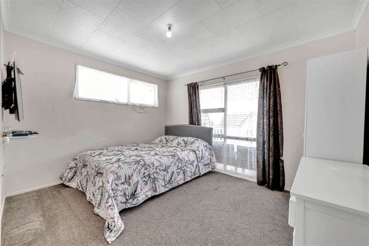 1/10 Sentosa Place Clover Park_9