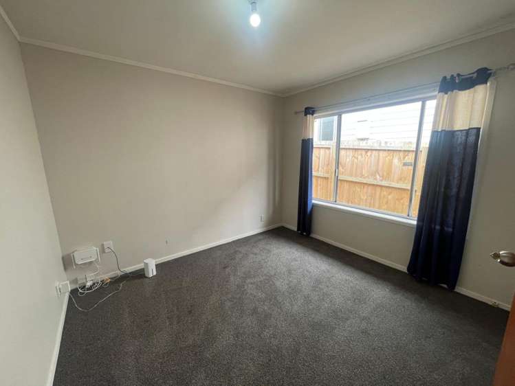 64 Royal Road Massey_6