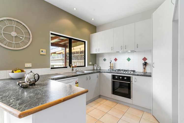 3/8 Tuscany Way Te Atatu Peninsula_9