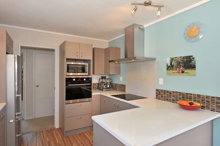 23 Vining Crescent Stoke_8