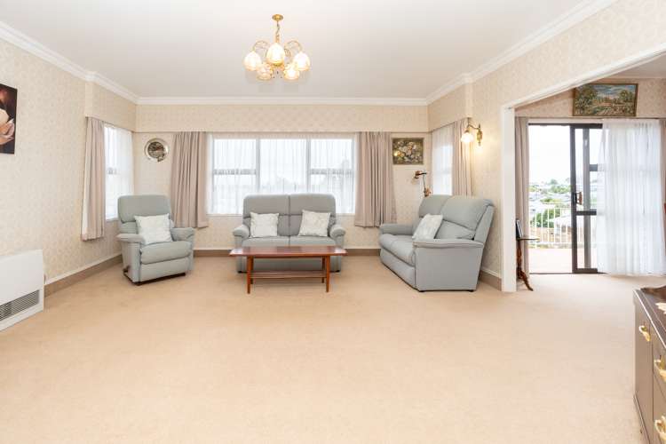 51 Resthill Crescent Glenview_16