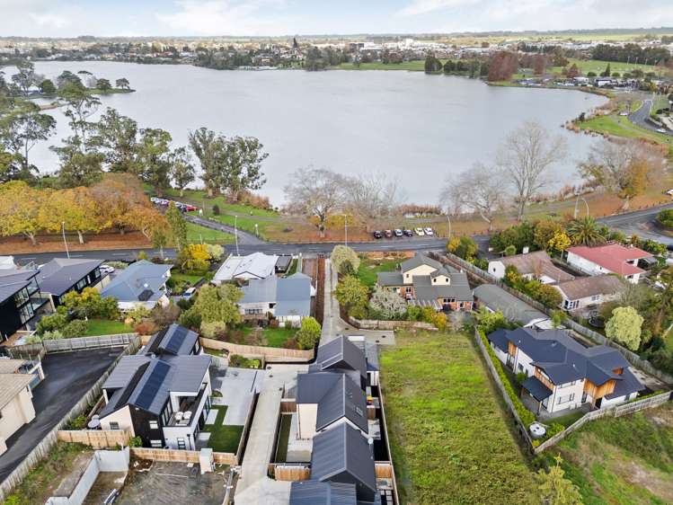 4/15 Lake Domain Drive Hamilton Lake_23