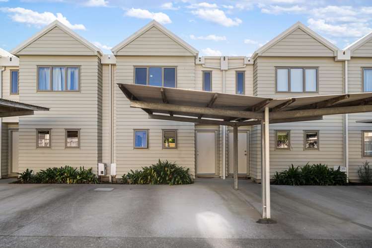 13/21 Hunters Park Drive Three Kings_14