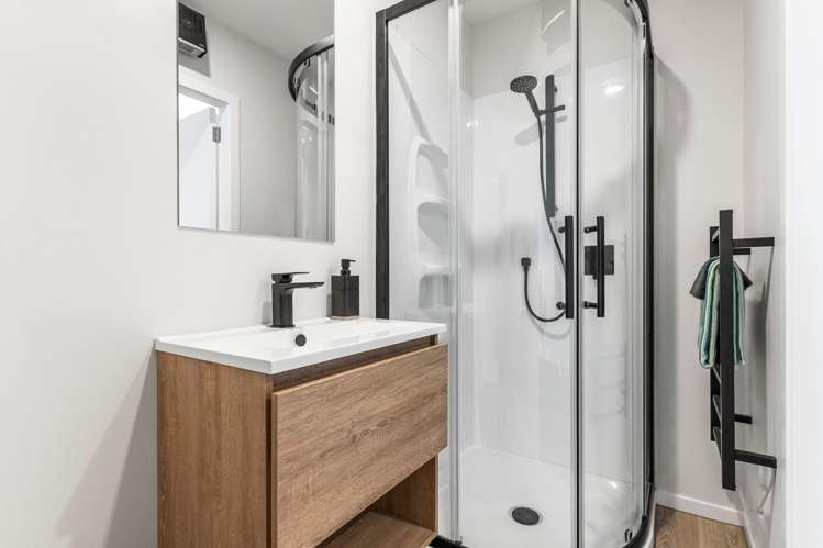 5 Pauline Way Paparangi_11