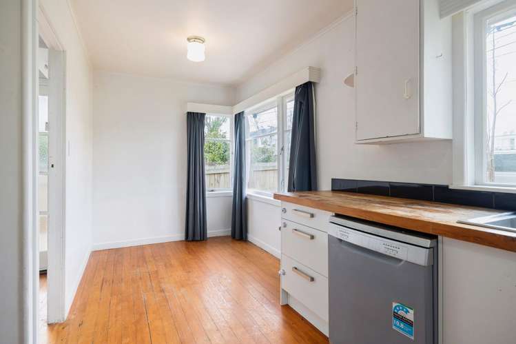2131 Great North Road_5