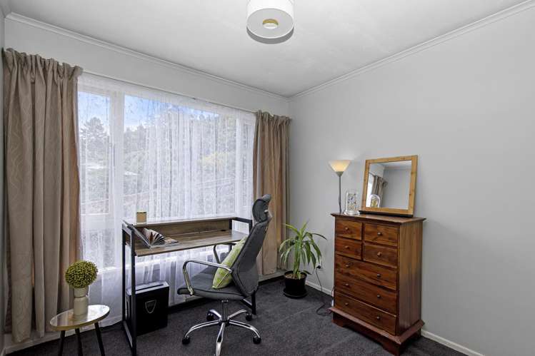 81 Bird Grove Stokes Valley_11