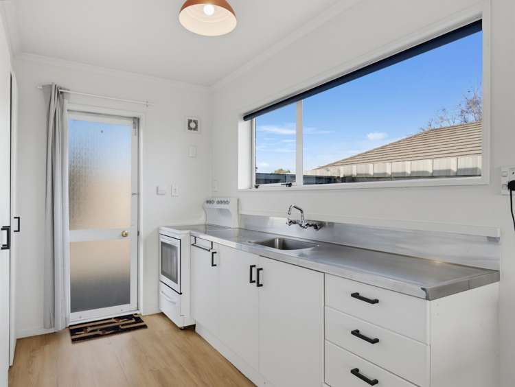 2/422 Wilsons Road North Waltham_4