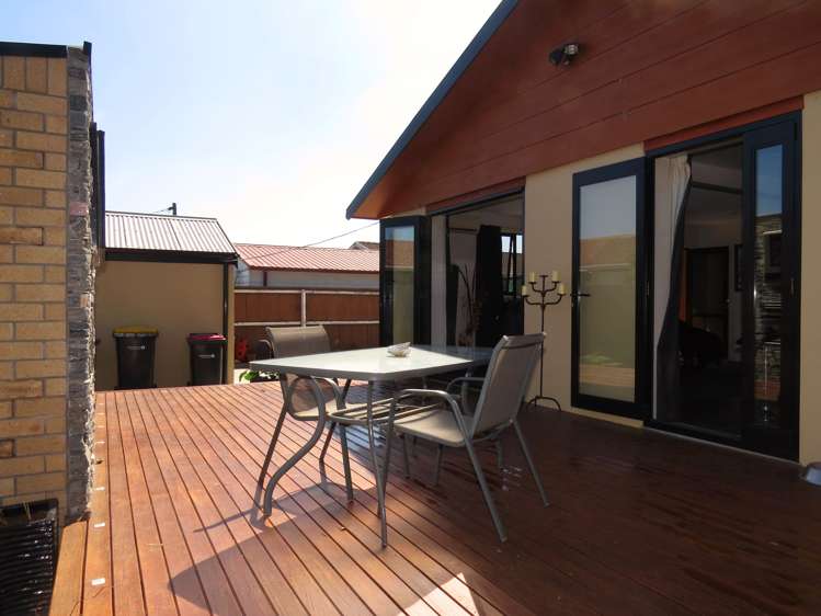 2/241 Waterloo Road Hornby_12