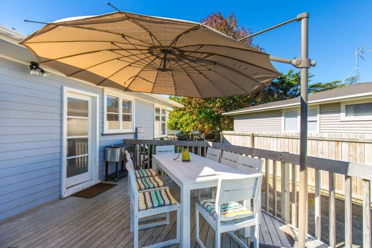 8 Crocombe Crescent Beach Haven_11