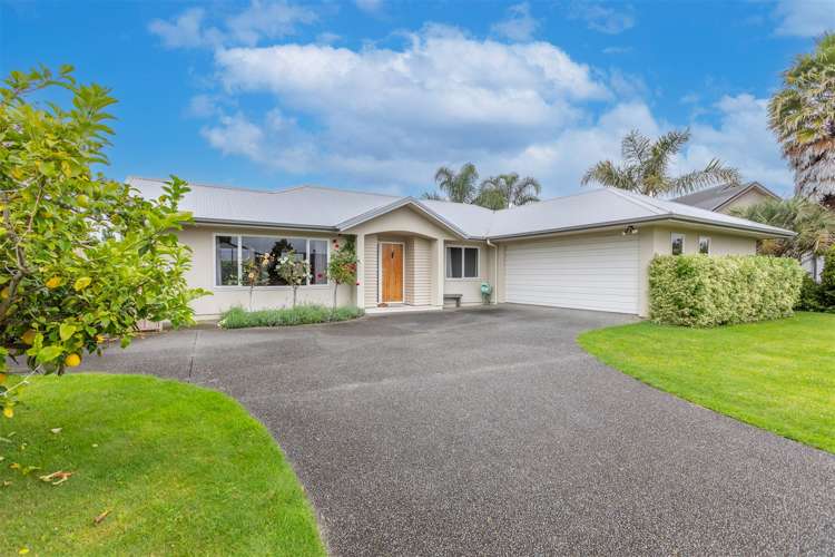 2 Arthur Close Clive_18