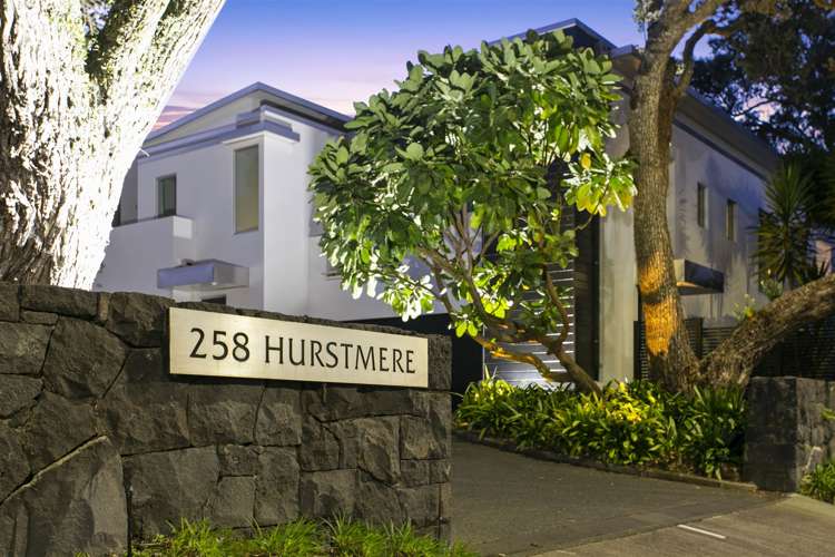 8/258 Hurstmere Road Takapuna_21