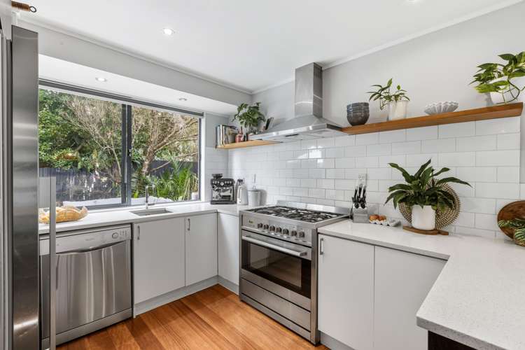 11 Donald Street Stanmore Bay_10