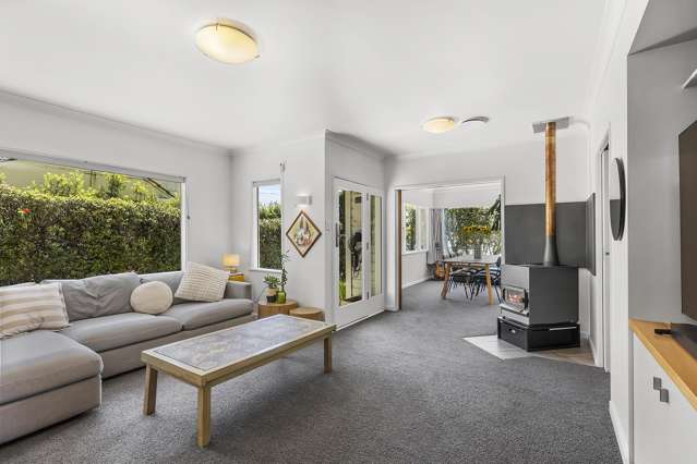 318 Queens Drive Lyall Bay_1