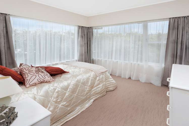 21 Seymour Road Mellons Bay_22