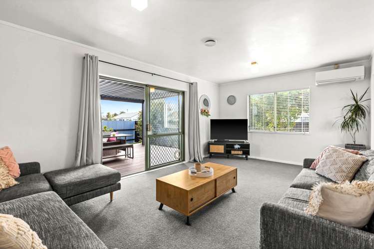 7 Ted Harpur Place Onekawa_1