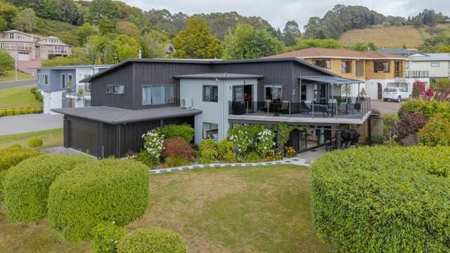 Executive family home with lake views