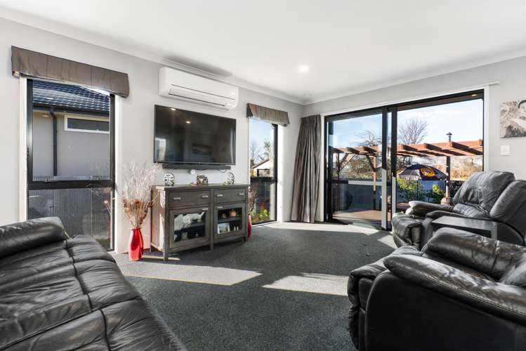 14 Farnborough Street Aranui_12