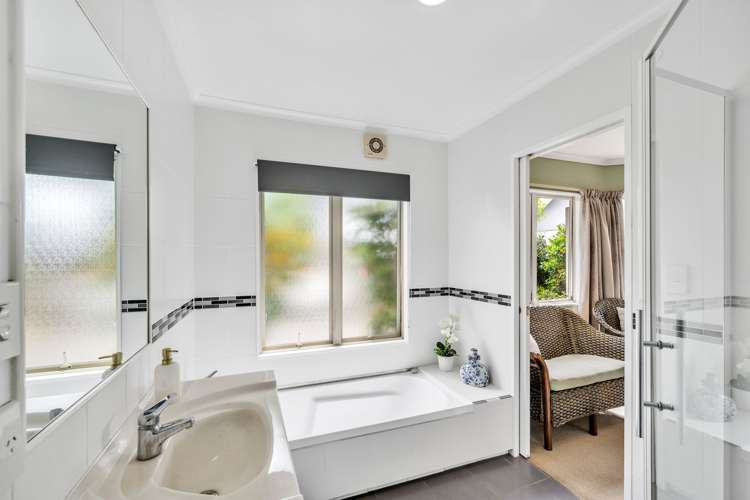 15a Menin rd Onekawa_12