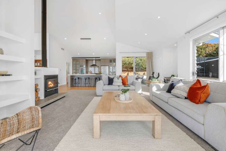 9 Intrepid Crescent Beachlands_19