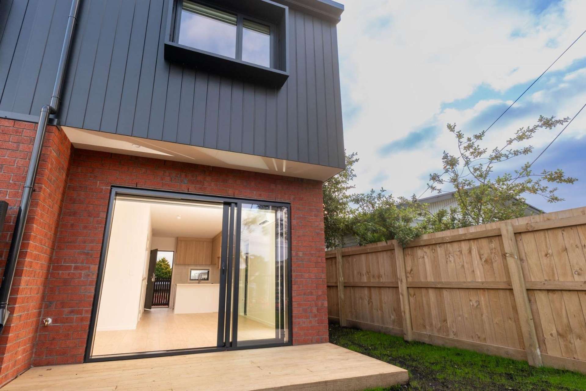 97 Atkinson Road 11422_0