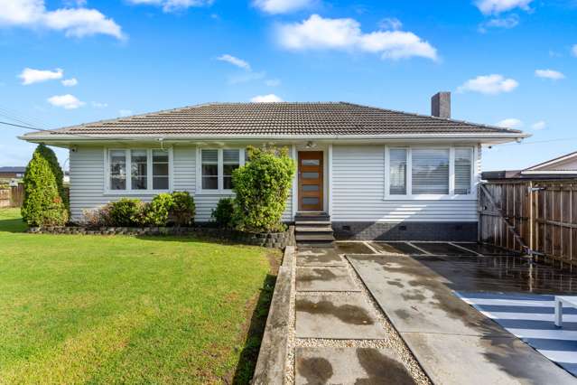 57 Amberley Avenue Te Atatu South_1