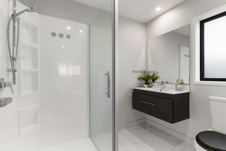 8 Opouatu Avenue Glenbrook_16
