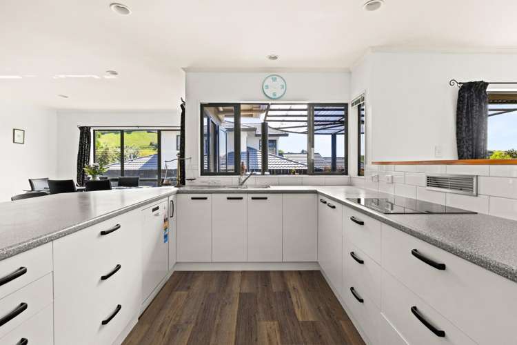 84 Churchill Drive Taradale_10